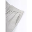 Heren Broeken Daily Paper DEMBE PANTS.SLEET GREY. Direct leverbaar uit de webshop van www.vipshop.nl/.